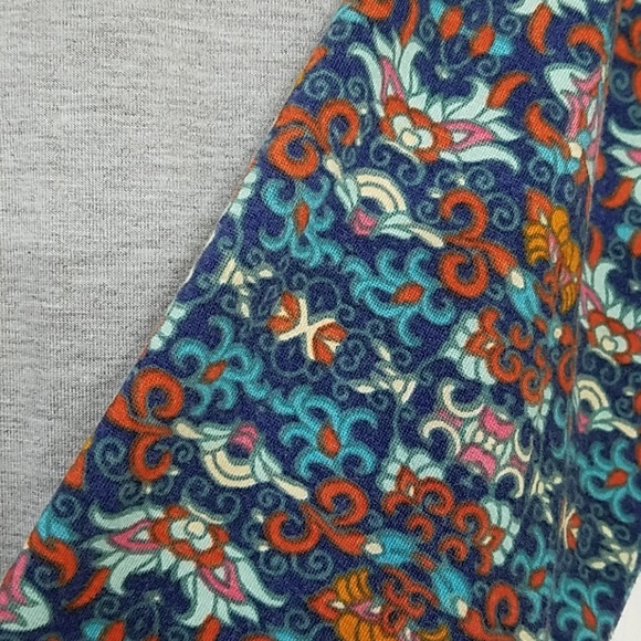 Raglan baseball T, sz L, LulaRoe Randy - Picture 2 of 5